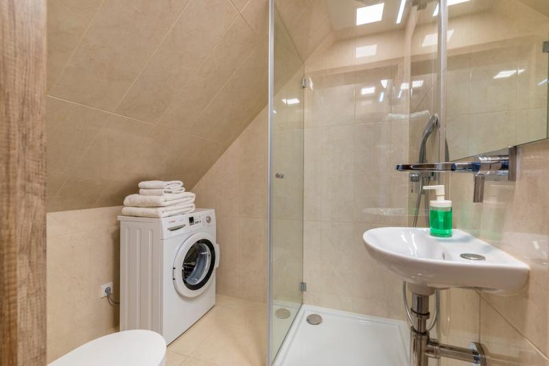 Apartment (8 Adults) image 2