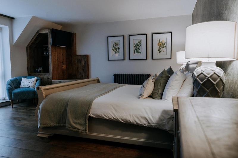 Superior King Room image 1