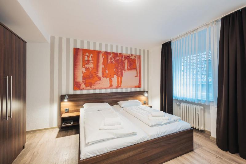 Double Room image 4