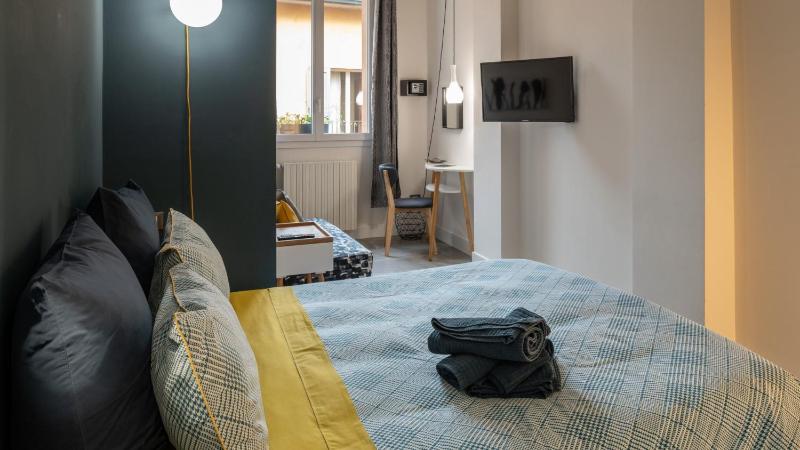Deluxe Double Room image 4