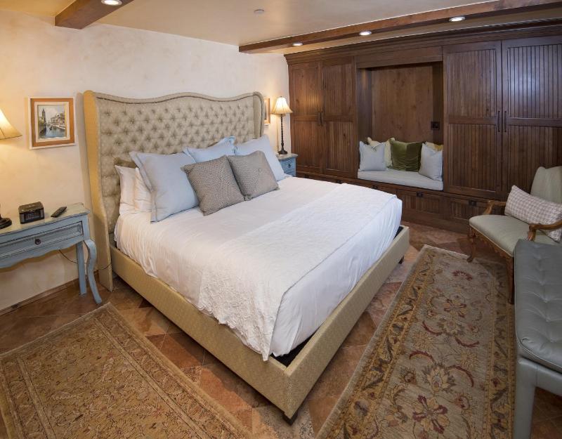 One-Bedroom Apartment image 3