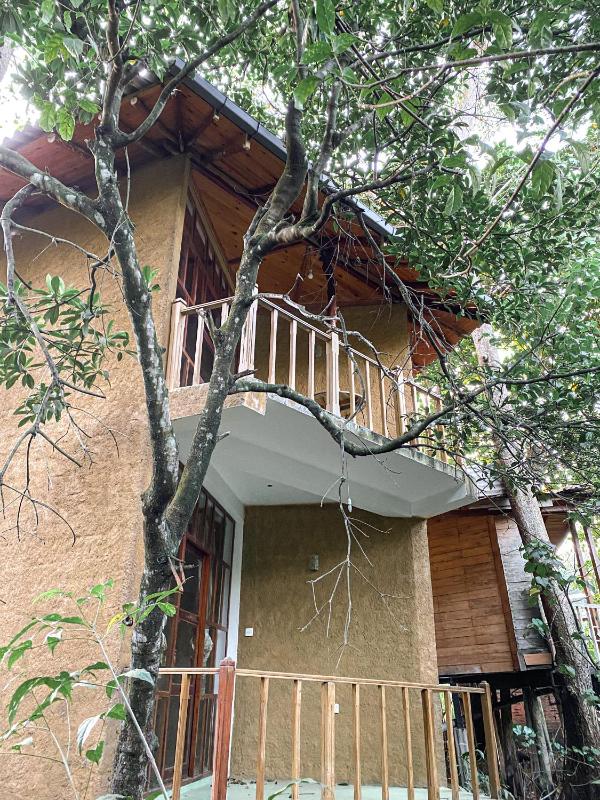 Seasons Four Jungle Treehouse - image 10