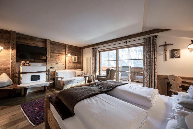 Junior Suite with Balcony image 3