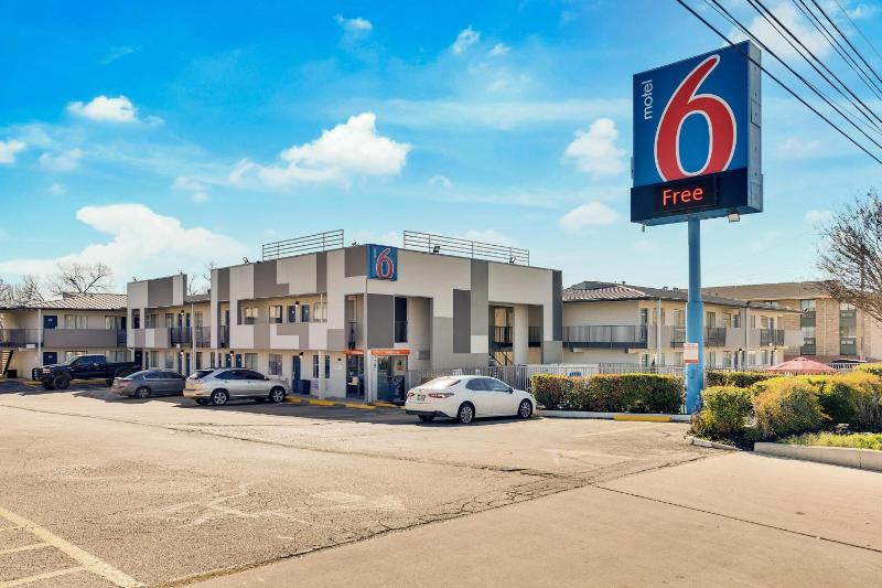Motel 6 Austin TX - Airport - South - image 1