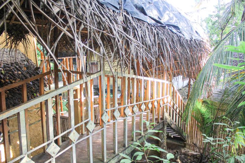 Seasons Four Jungle Treehouse - image 7