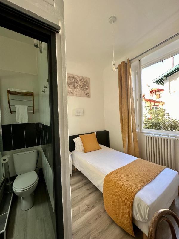 Single Room image 4
