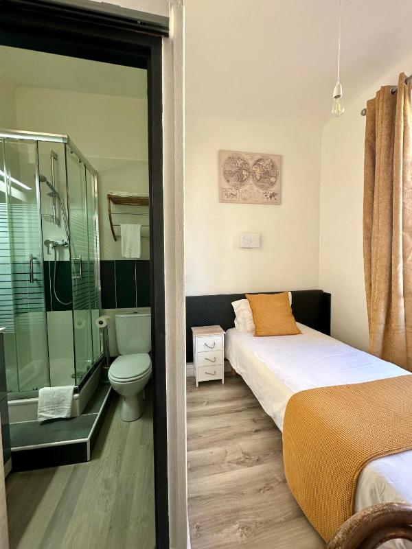 Single Room image 3