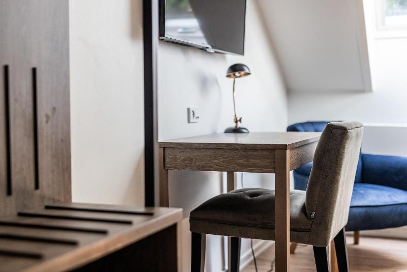 Standard Twin Room image 4