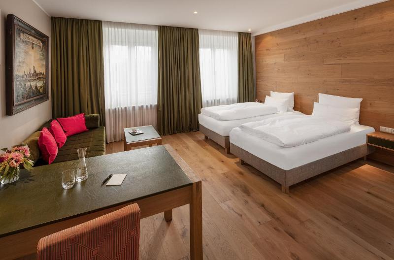 Superior Triple Room image 4