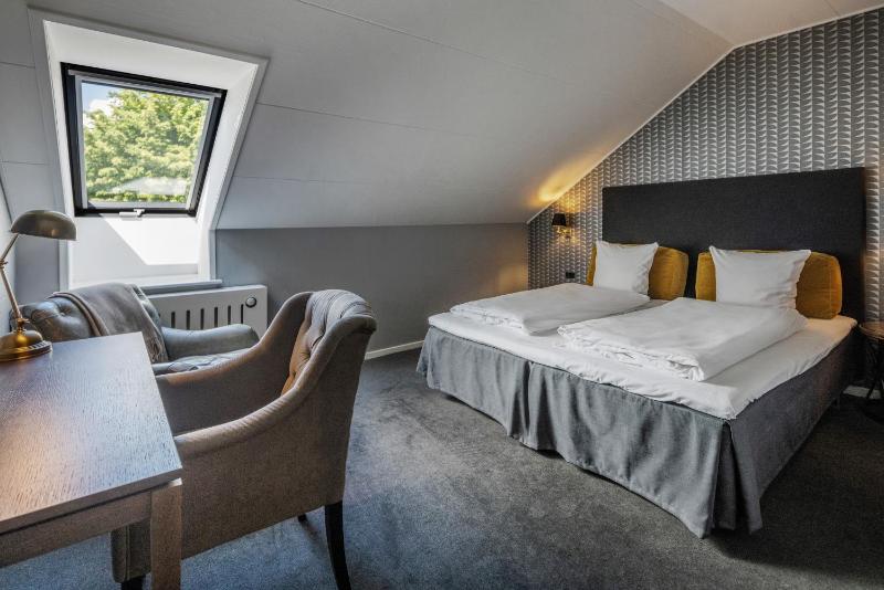 Superior Double Room image 3