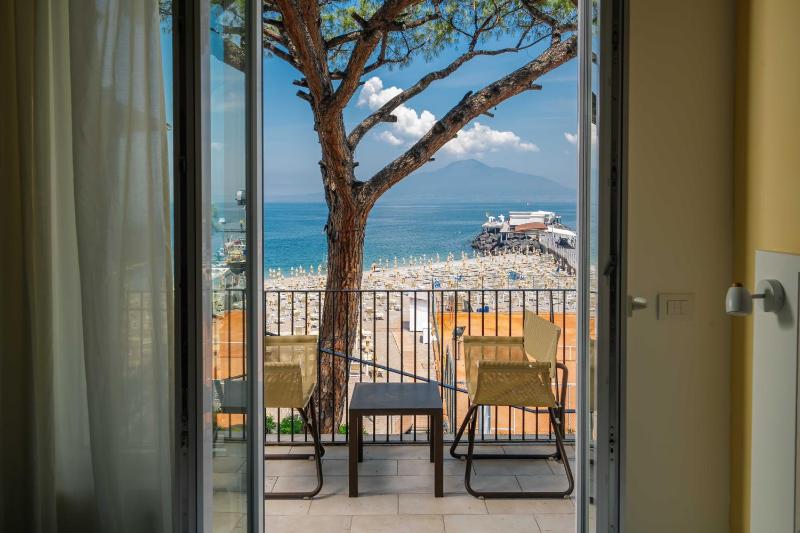 Superior Double or Twin Room with Sea View image 4
