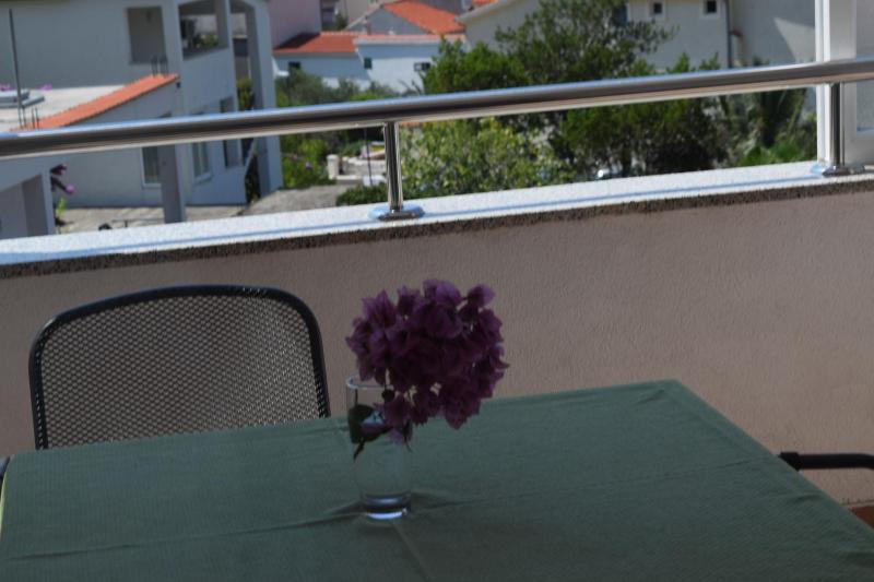 Two-Bedroom Apartment with Patio and Mountain View image 2