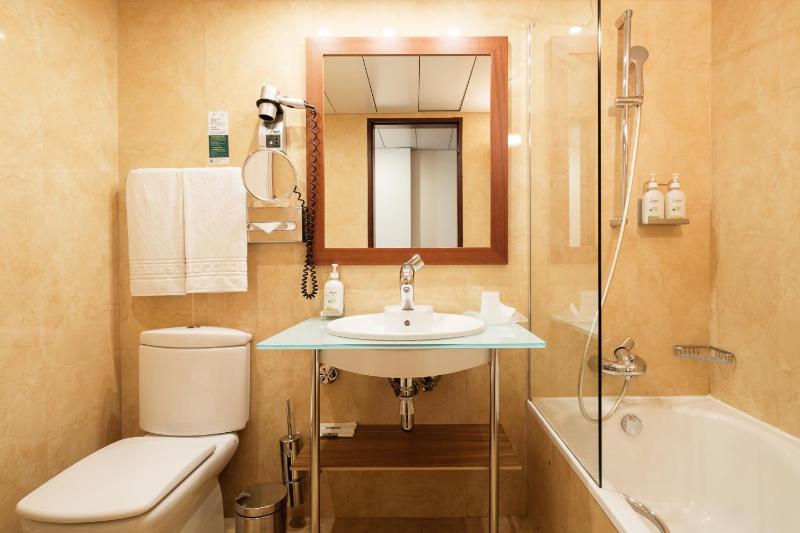 Standard Double Room image 4