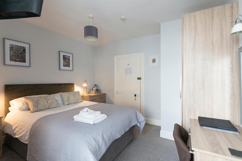 Small Double Room image 1