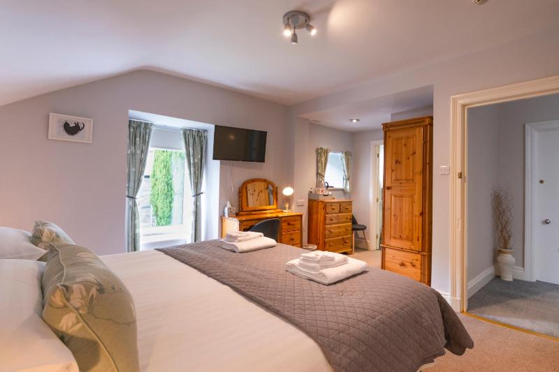 Superior Double or Twin Room - Room 7 image 1