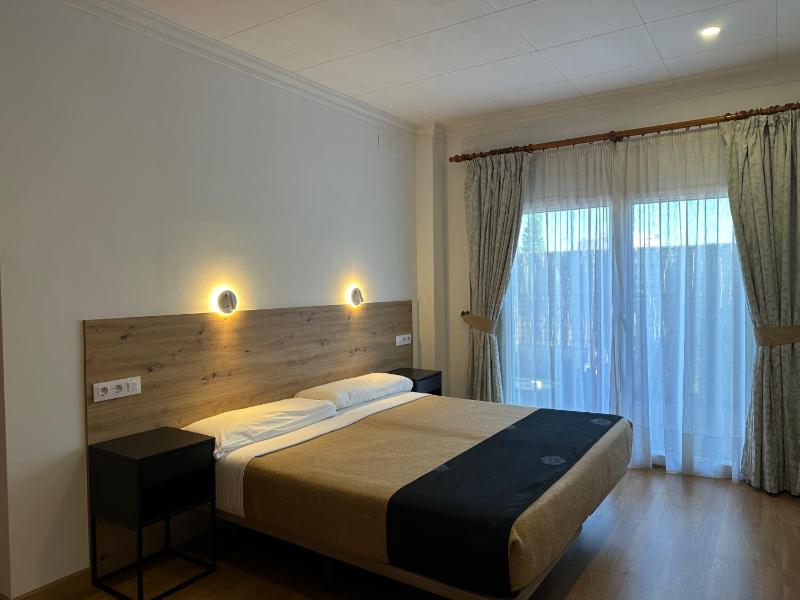 Double or Twin Room image 3