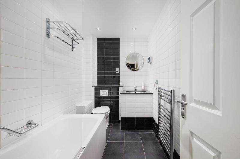 Single Room image 4