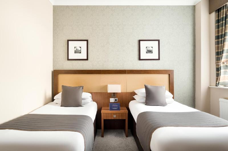 Twin Room image 3