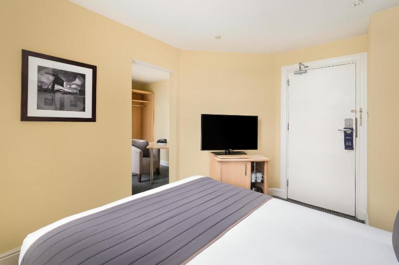 Double Room image 3