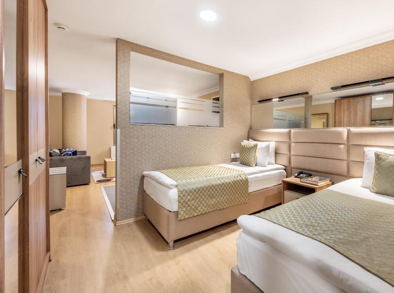 Superior Twin Suite image 3