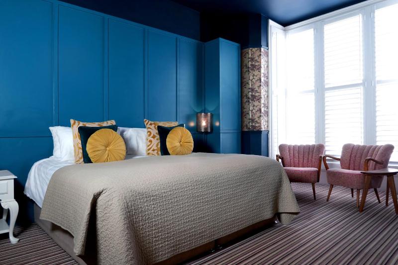 Deluxe Double or Twin Room image 4