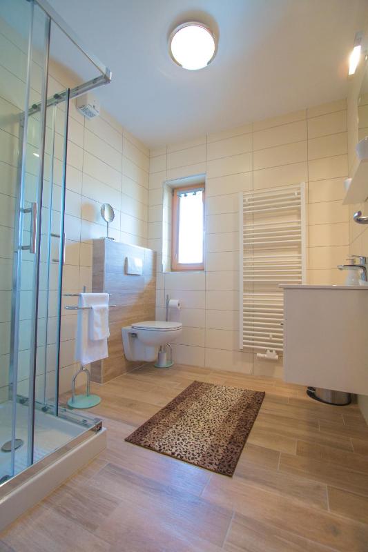 Double Room with Extra Bed image 4