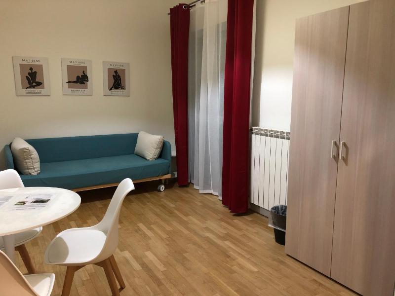 One-Bedroom Apartment image 3
