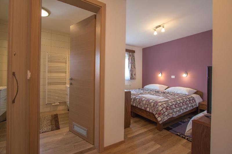 Double Room with Extra Bed image 2