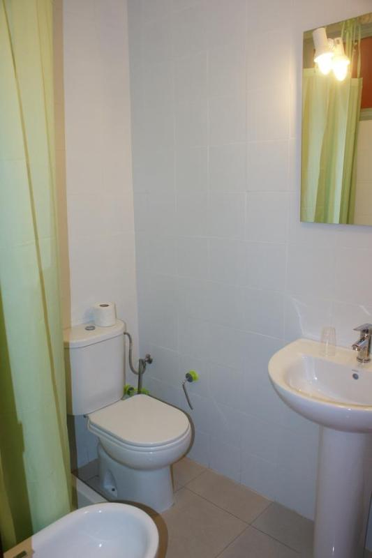 Single Room with Shower image 2