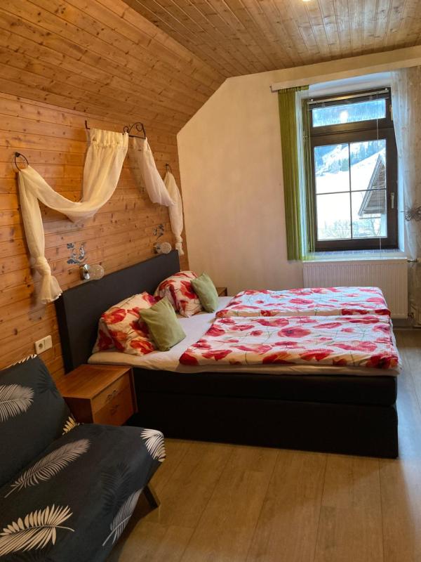 Apartment with Mountain View image 1