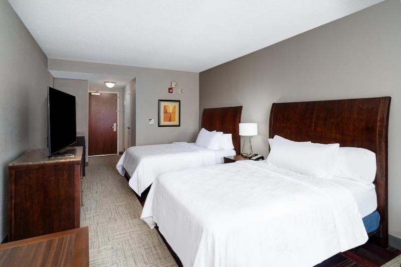 Queen Room with Two Queen Beds image 3