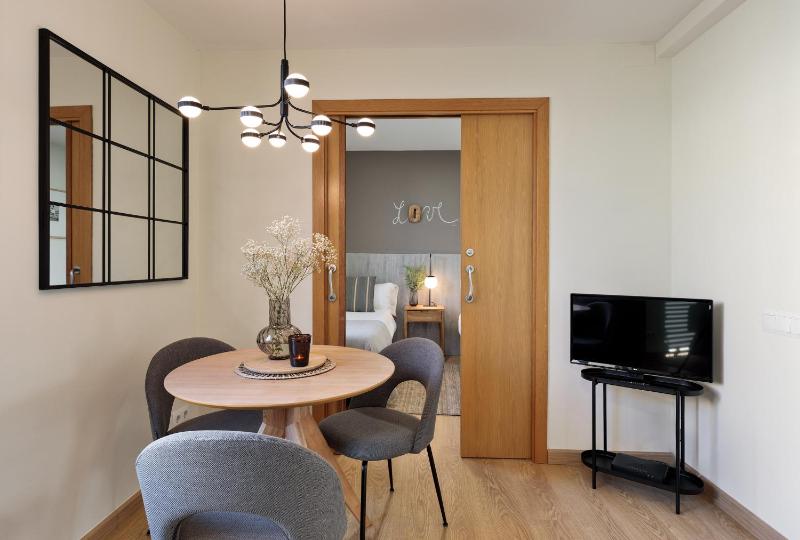 Rambla Paris Attic Apartment - image 15