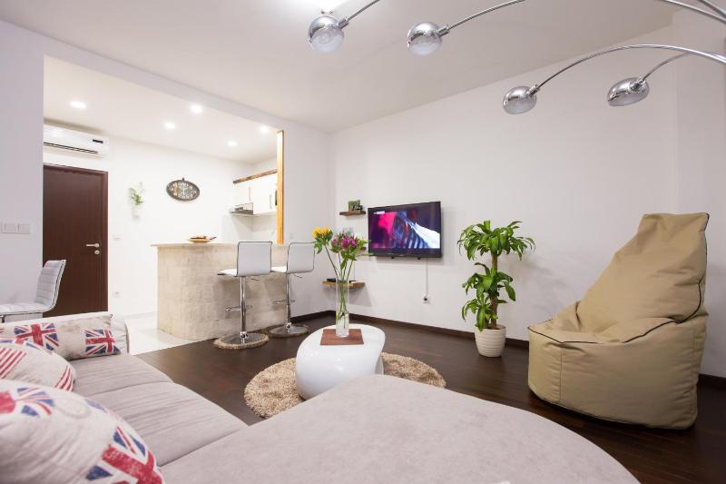 Superior One-Bedroom Apartment image 2