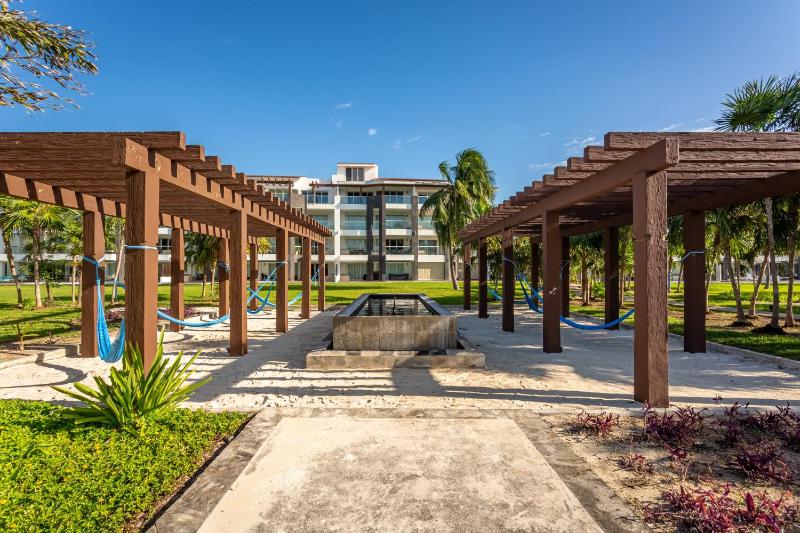 NEW !! Casa Miramar Ocean View 325 S apts - image 4