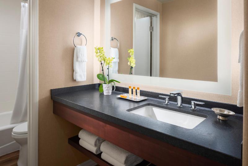 Marina Suite image 2
