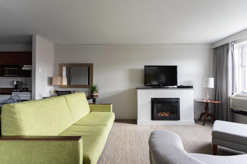Hotel Champlain - image 9