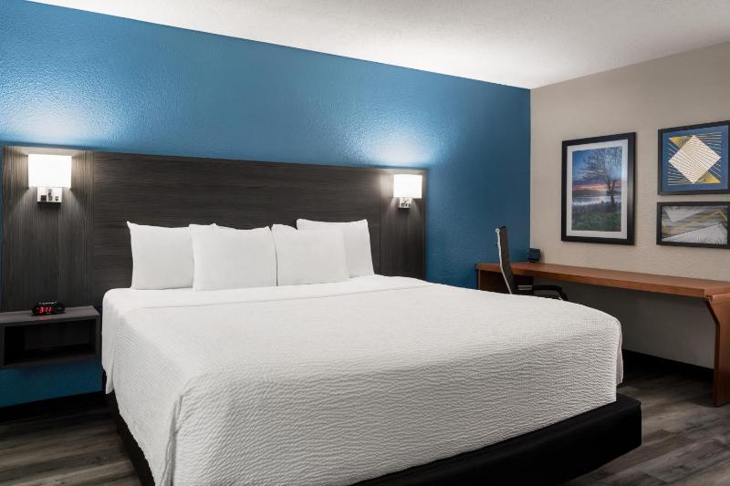 1 King Bed, Deluxe One Bedroom Suite, Non-Smoking image 4