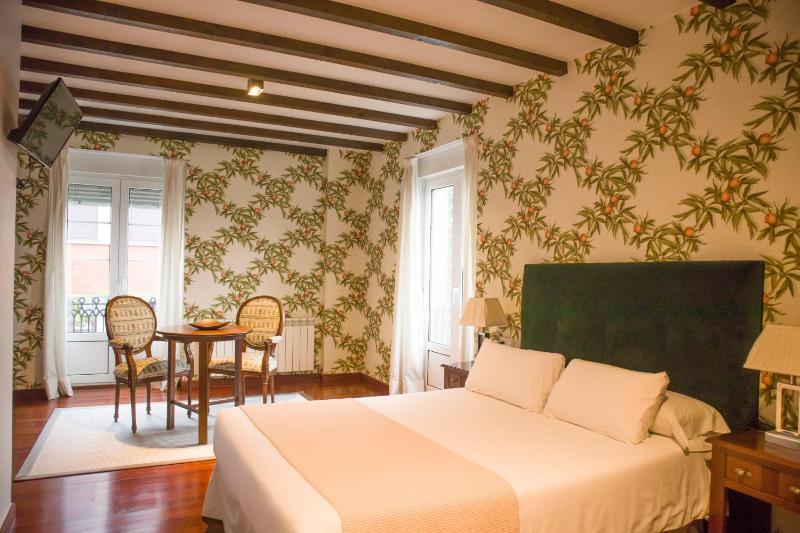 Deluxe Room image 2
