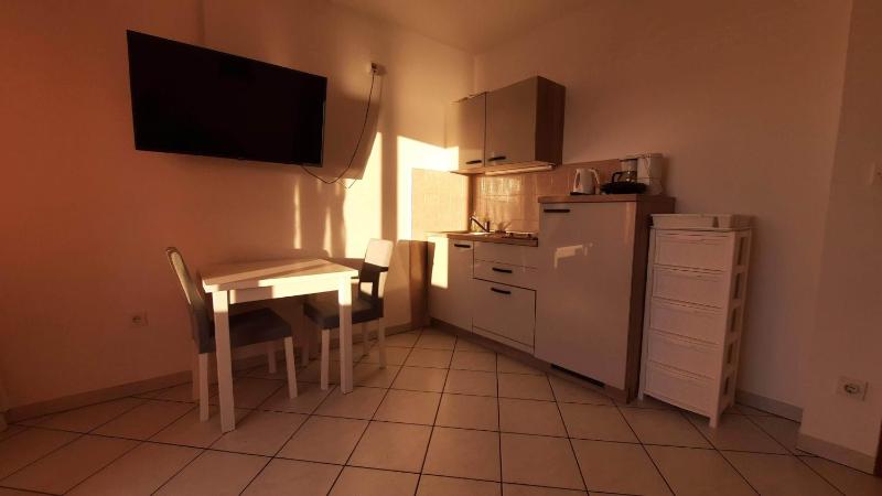 One-Bedroom Apartment with Balcony and Sea View image 4