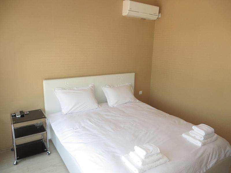 Double Room with River View image 2