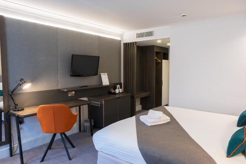 Premium Double Room image 3