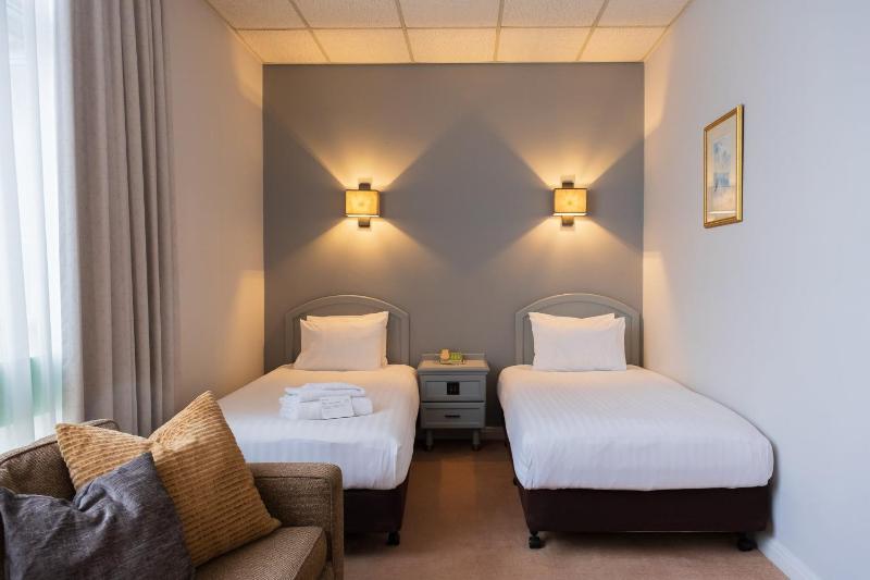 Standard Room with Two Single Beds - Accessible image 2