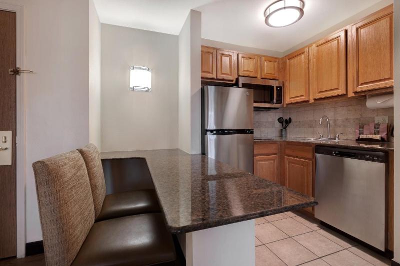 One-Bedroom Suite image 3
