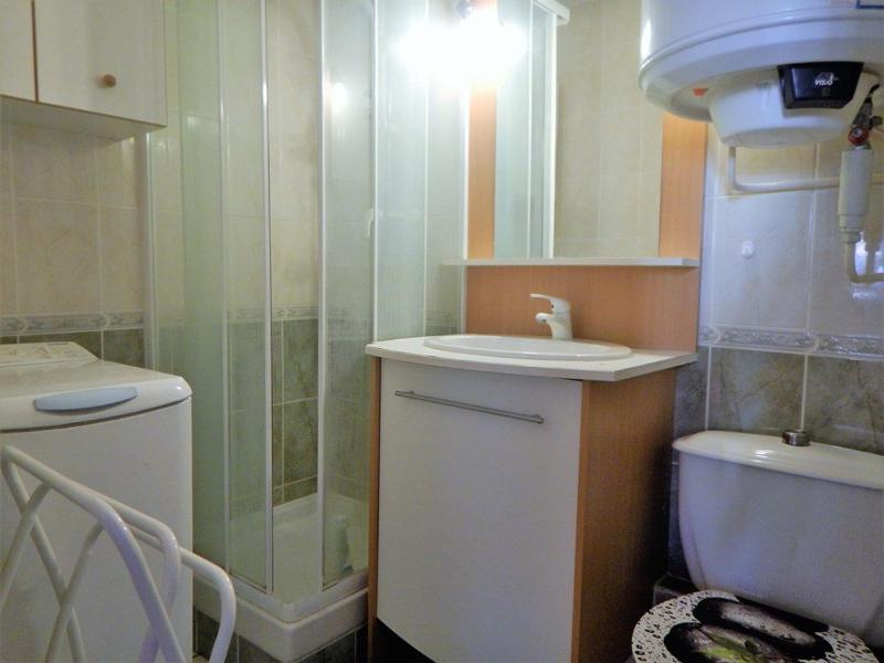 Appartement T2 avec Parking Proche Plage et Commerces - Bormes-les-Mimosas - FR-1-251-519 - image 15