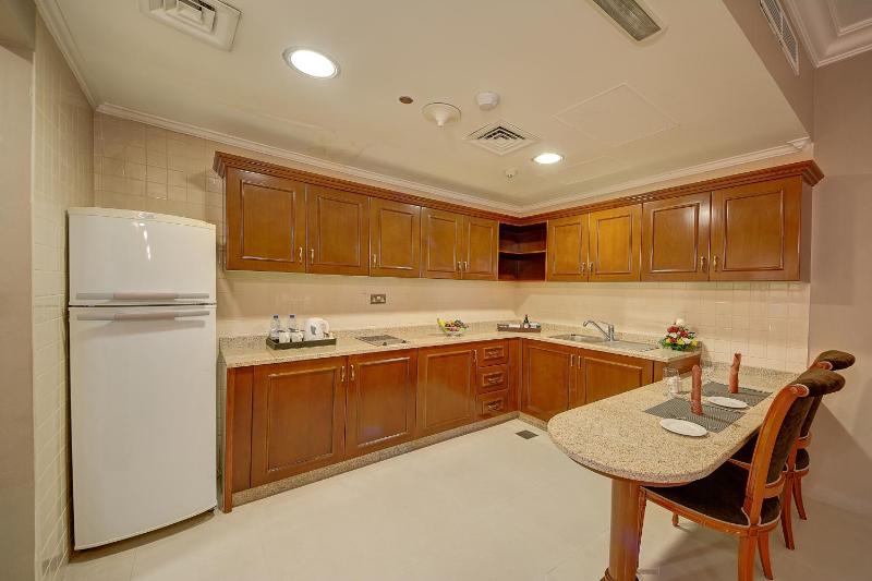 Deluxe Suite image 3