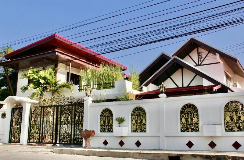 Cozy Homestay Near Airport & Shopping Malls Images