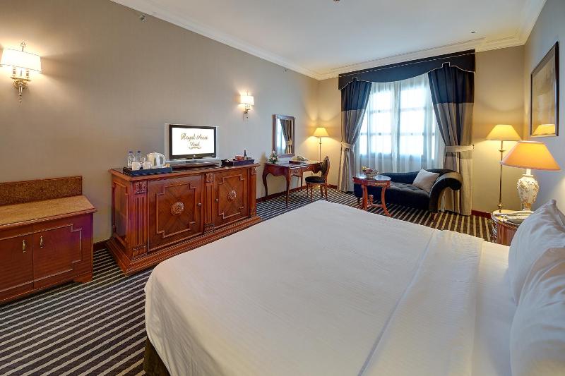 Balmoral Suite image 3