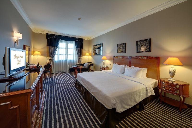Balmoral Suite image 2