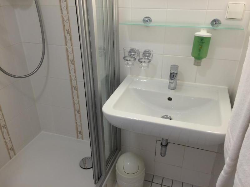 Standard Single Room image 3