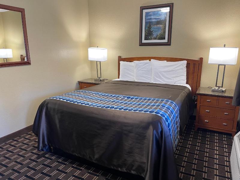 Queen Room image 3